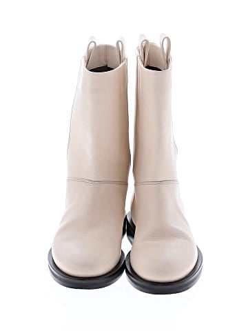 Closed Boots (view 2)