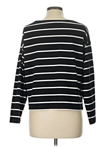 Old Navy Long Sleeve T-Shirt (view 2)